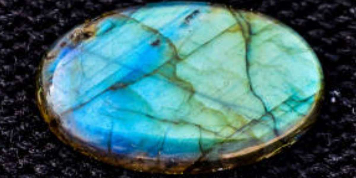 The Unique Iridescence of Labradorite Explained